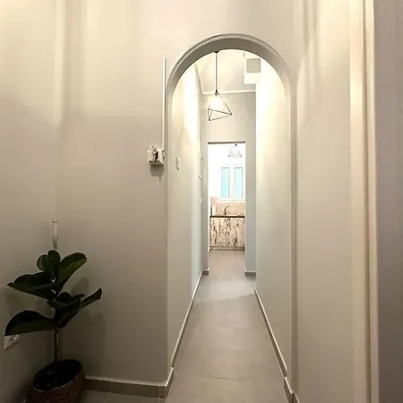 Athenian Cosy Gateaway *